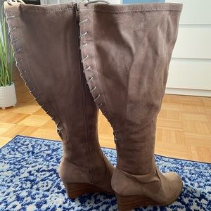 Torrid Faux Suede Lace up Stretch Wide Boots s.11